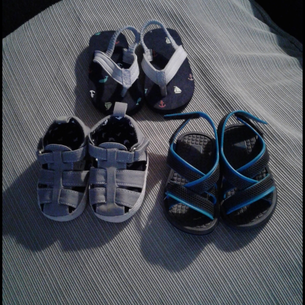 3 pairs of infants Shoes size 5 to 6 months